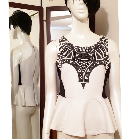 Arden B Black and White Aztecs beaded top Size L - Picture 2 of 6